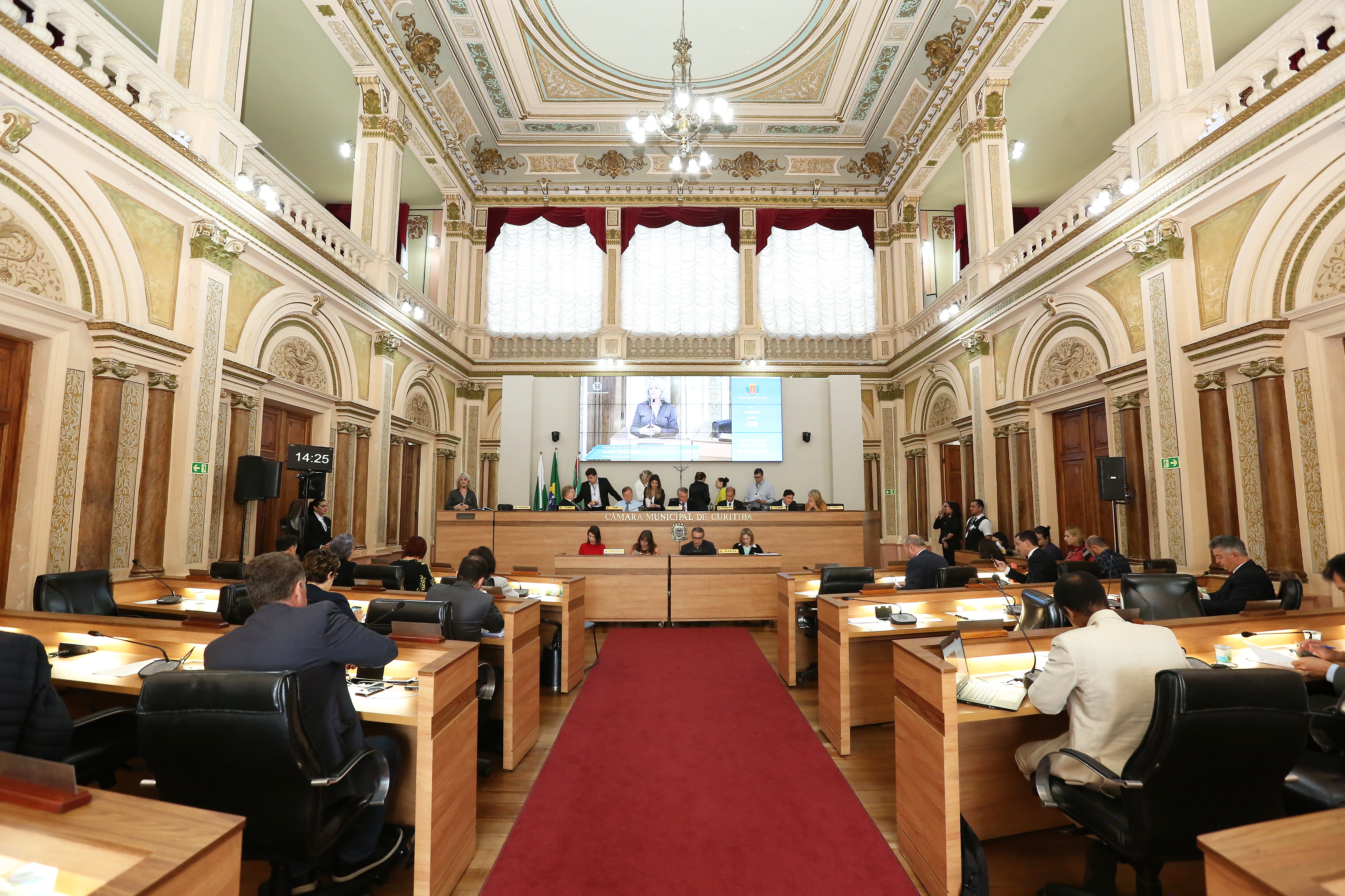 Na última sessão de 2019, Câmara de Curitiba aprova 4 projetos