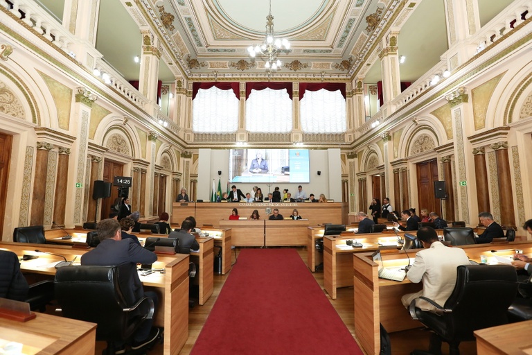 Na última sessão de 2019, Câmara de Curitiba aprova 4 projetos