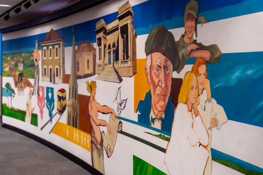 Negros e indígenas: Professora Josete reservou emenda para mural na CMC