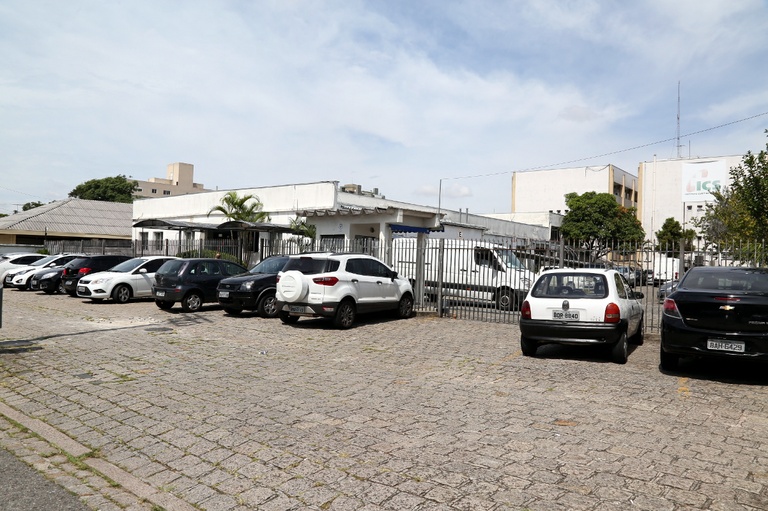 Nesta segunda, Câmara vota uso do recuo para estacionamento 