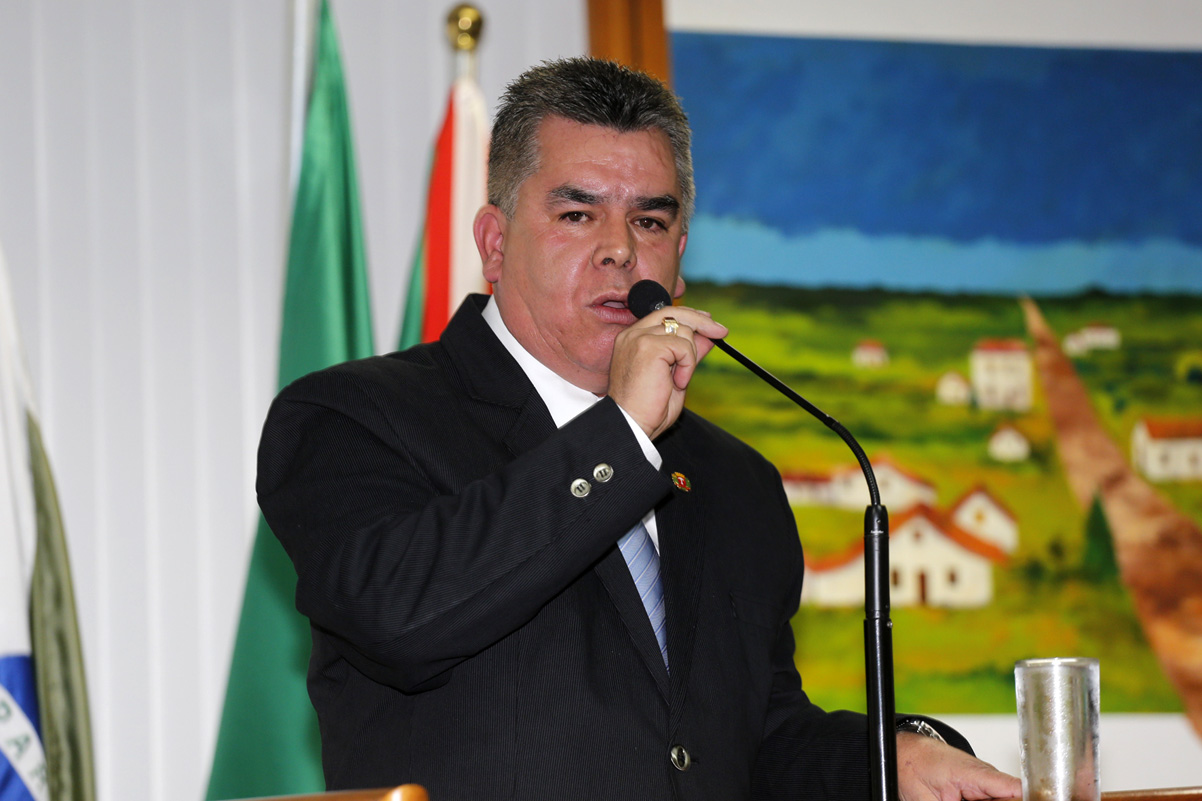 "Ninguém é obrigado a comprar velório virtual", diz vereador