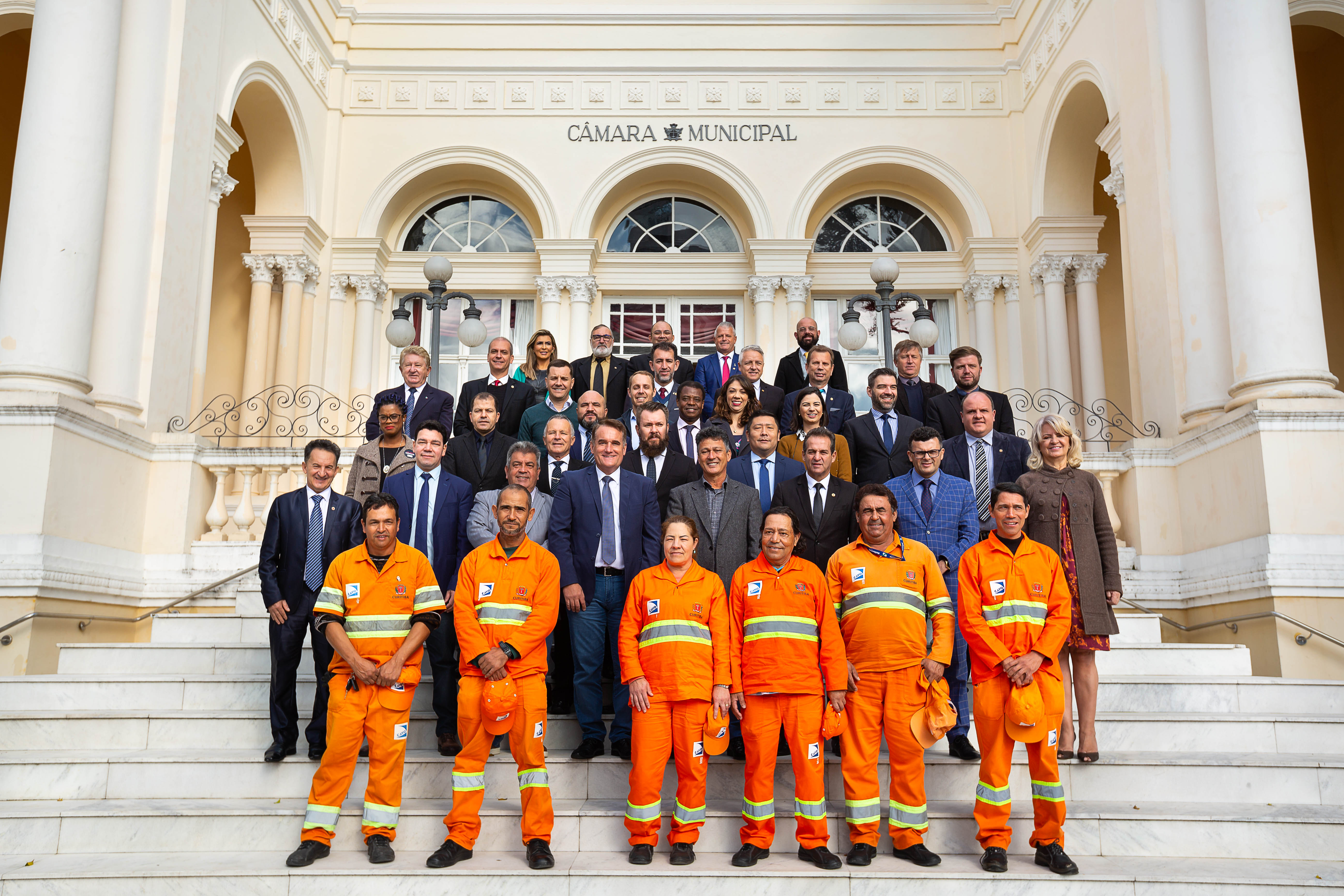 No Dia do Gari, CMC agradece o trabalho dos varredores de Curitiba