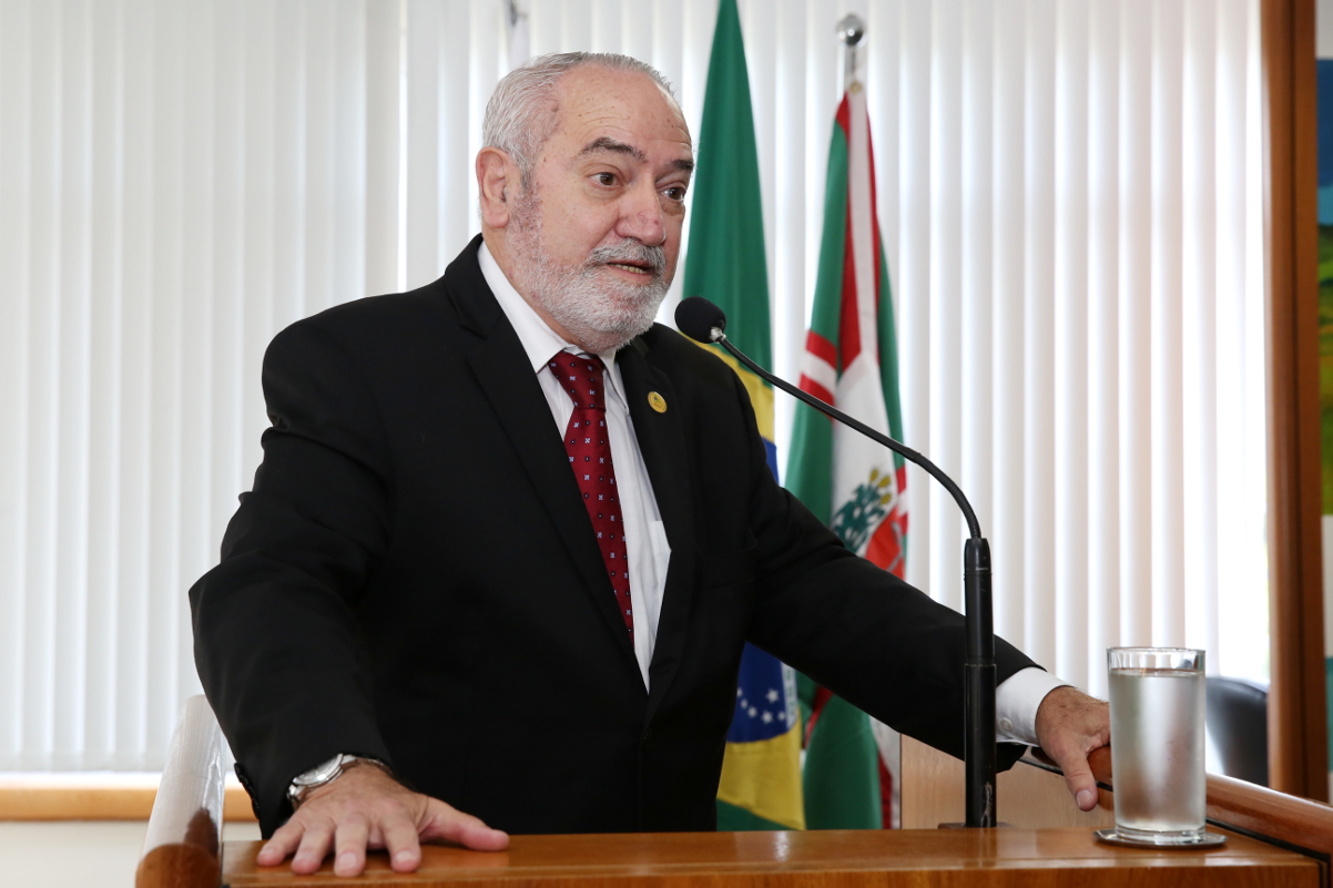 No Dia do Professor, Câmara inaugura Escola do Legislativo