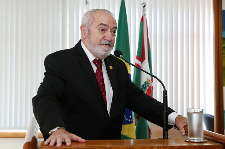 No Dia do Professor, Câmara inaugura Escola do Legislativo