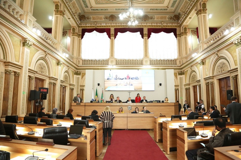 No Dia dos Professores, vereadores agradecem o trabalho de ensino