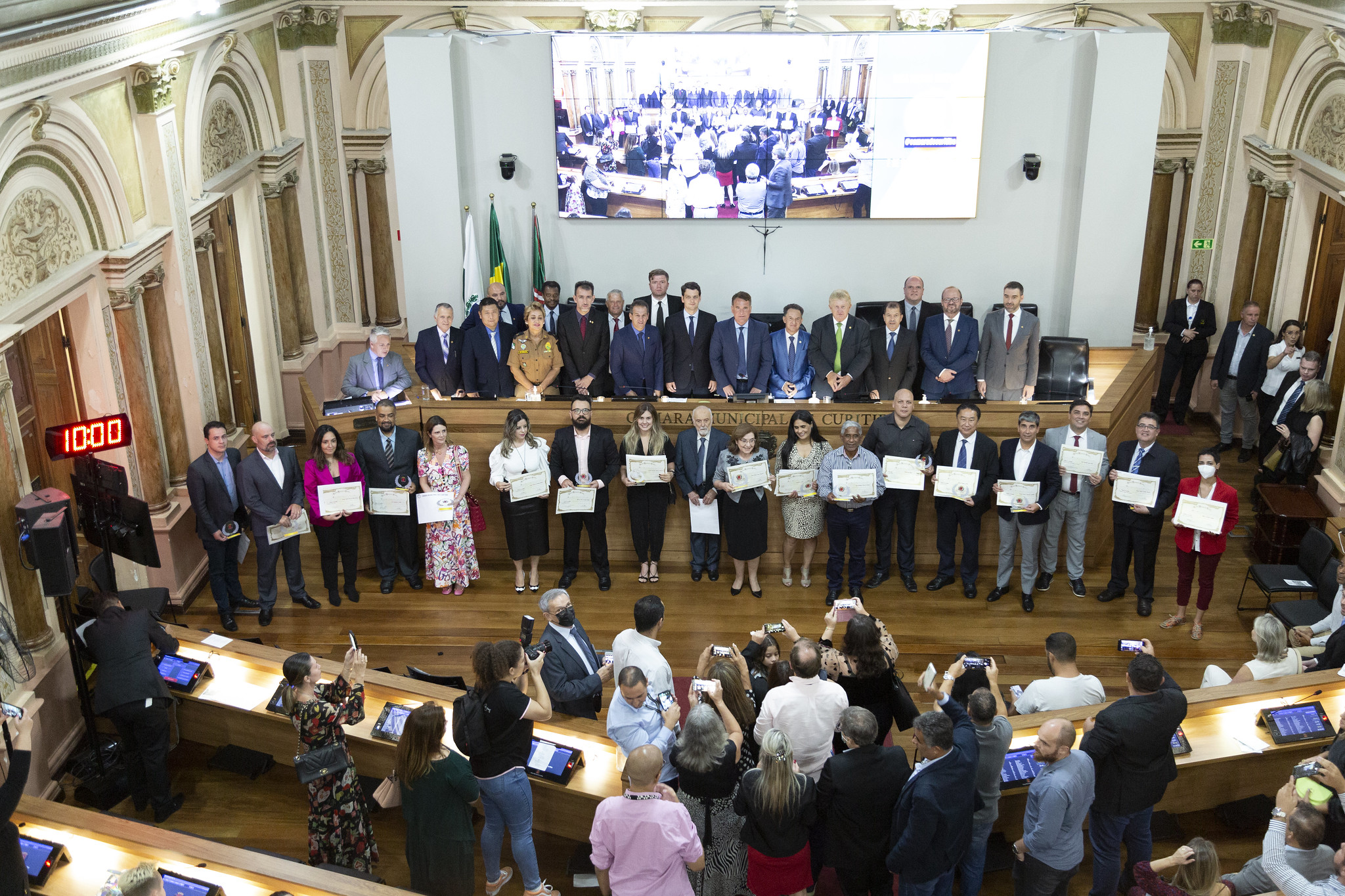 Nos 329 anos da cidade, Câmara concede o Prêmio Cidade de Curitiba