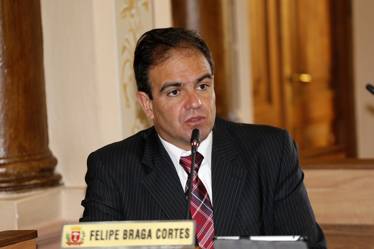 Nos Bairros: Braga Côrtes pede reparos em ruas da capital 