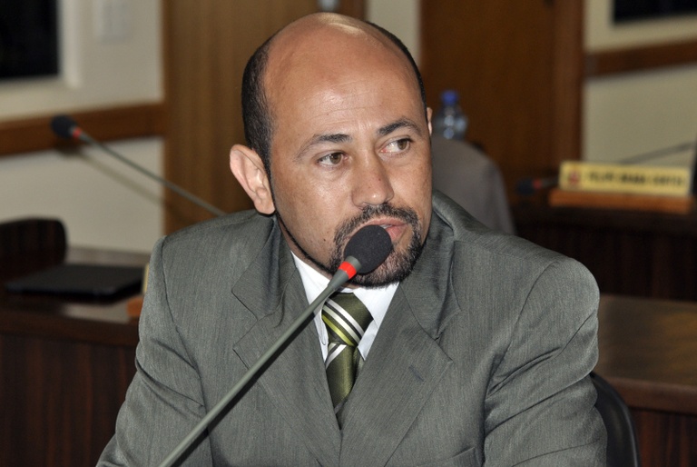  Nos Bairros: Melhorias para escola no Campo Comprido 