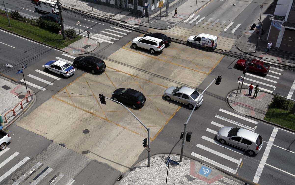 Nos bairros: requeridas sinalizações em cruzamentos 