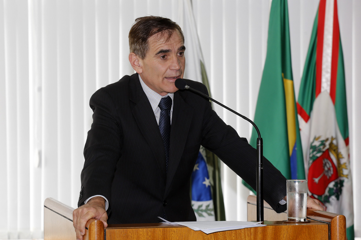 Nos Bairros: Requeridos reparos em vias do Hauer 