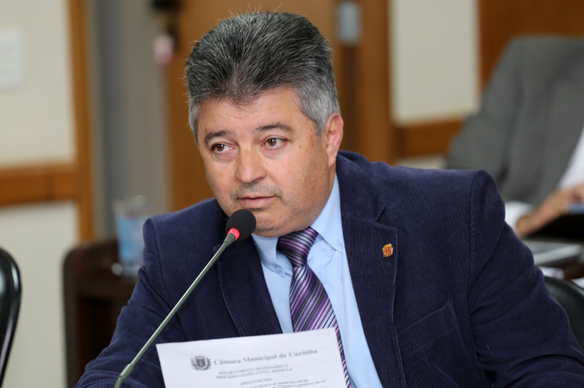 Nos Bairros: Retirada de entulhos é solicitada à prefeitura 