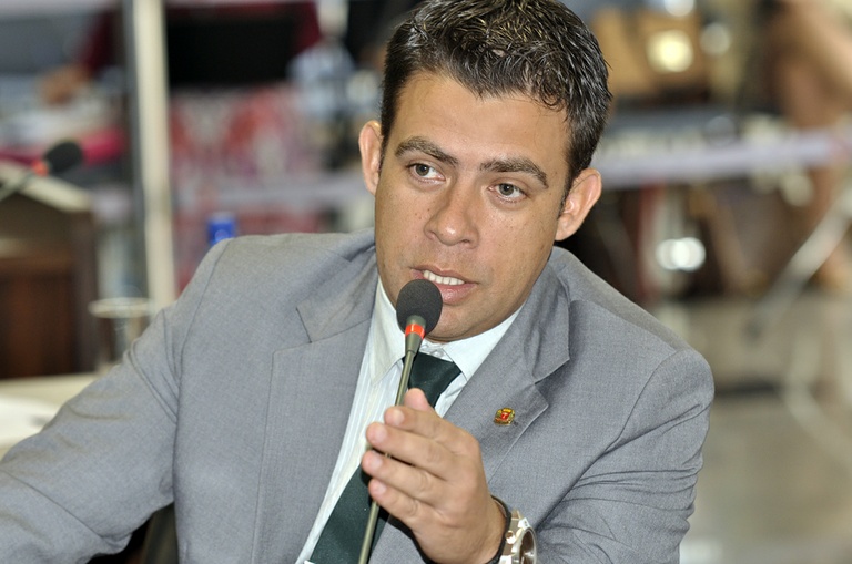 Nos Bairros: Rogério Campos pede por saúde no Tatuquara 