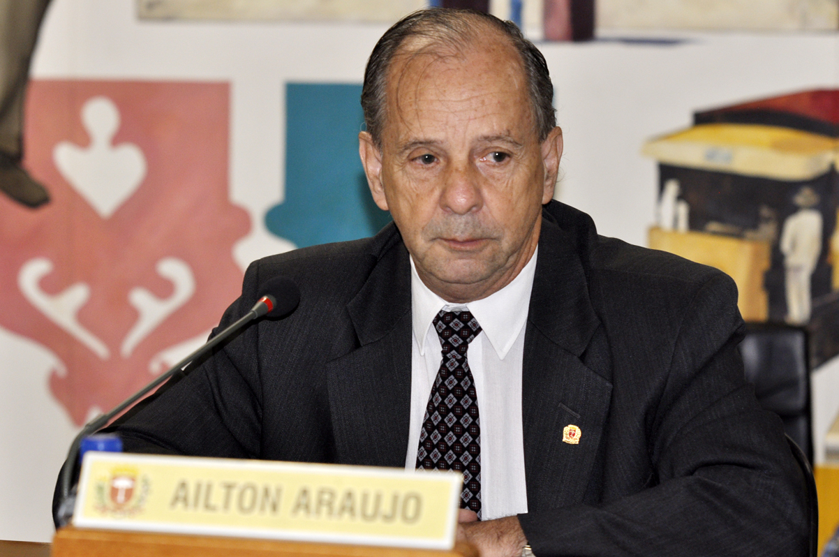 Nos Bairros: Rotatória e mureta podem dar mais segurança à Cidade Industrial 