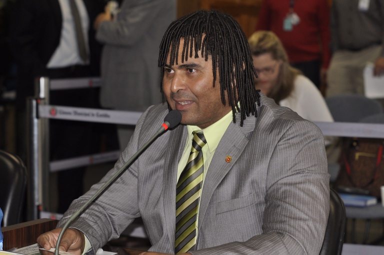 Nos Bairros: Solicitadas lombadas no Campo de Santana  