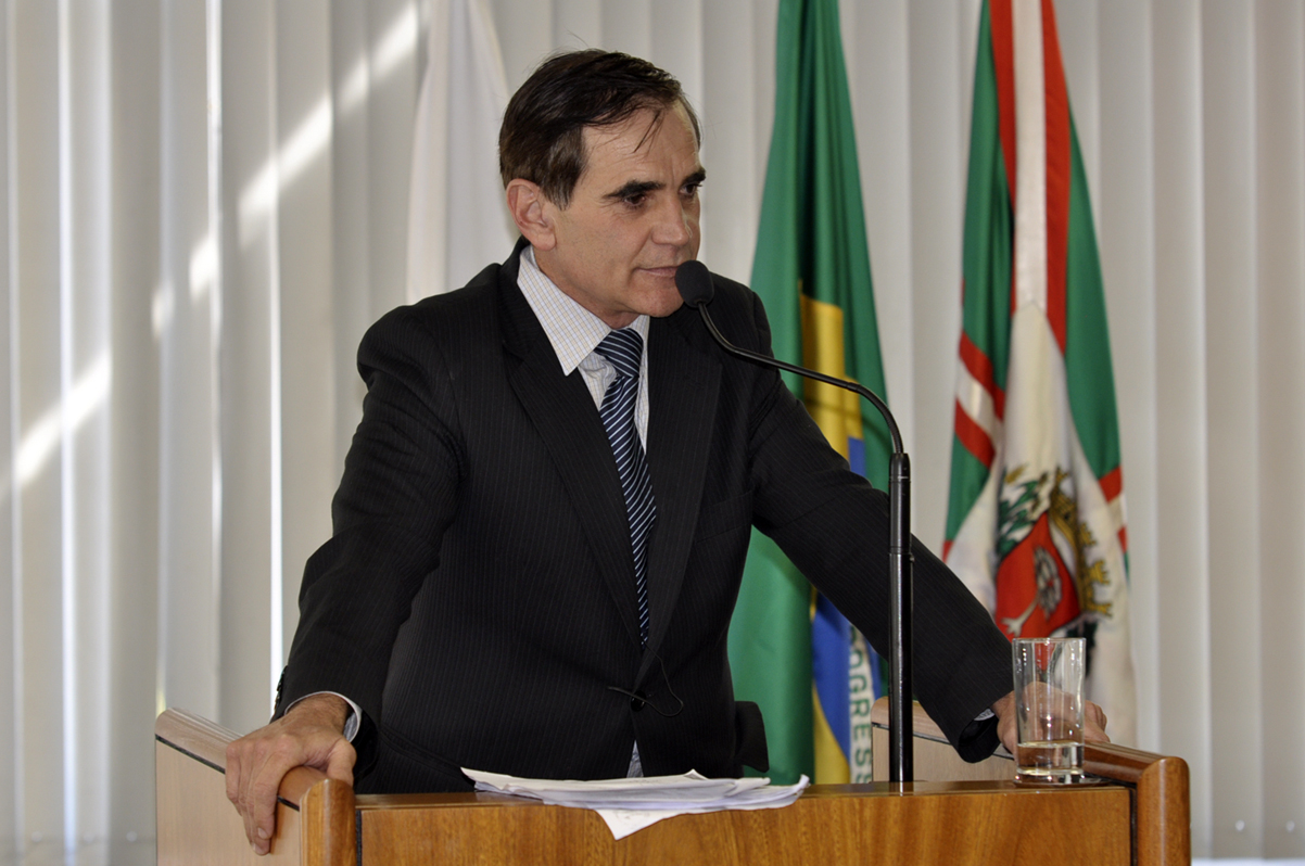 Nos Bairros: Solicitadas melhorias  em calçadas do Centro 