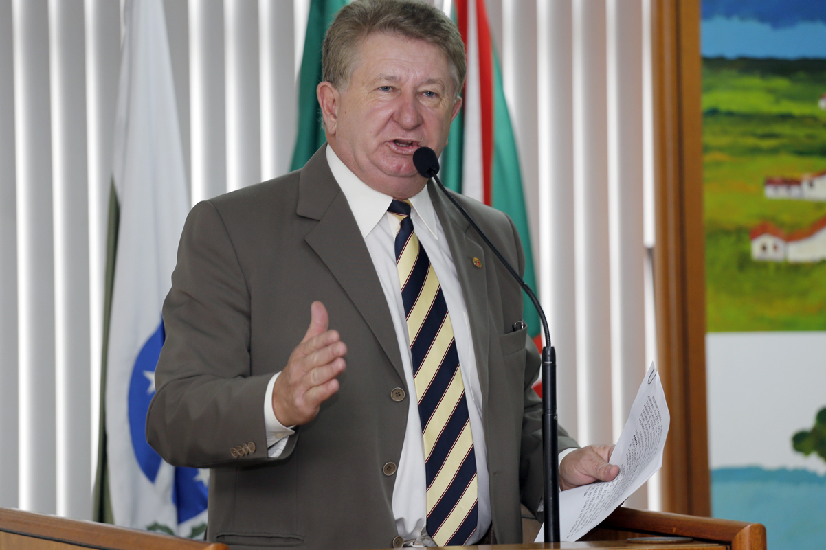 Nos Bairros: Solicitadas melhorias para praça no Seminário 