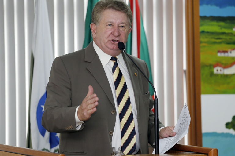 Nos Bairros: Solicitadas melhorias para praça no Seminário 