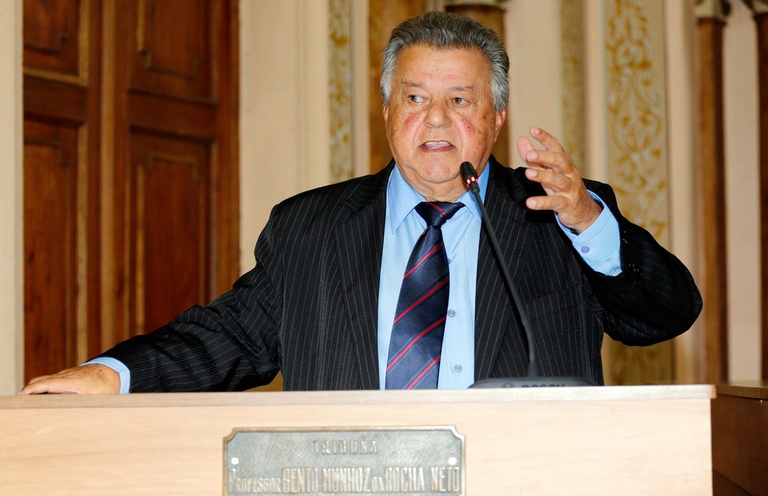 Nos Bairros: Solicitado desassoreamento em córrego do Abranches