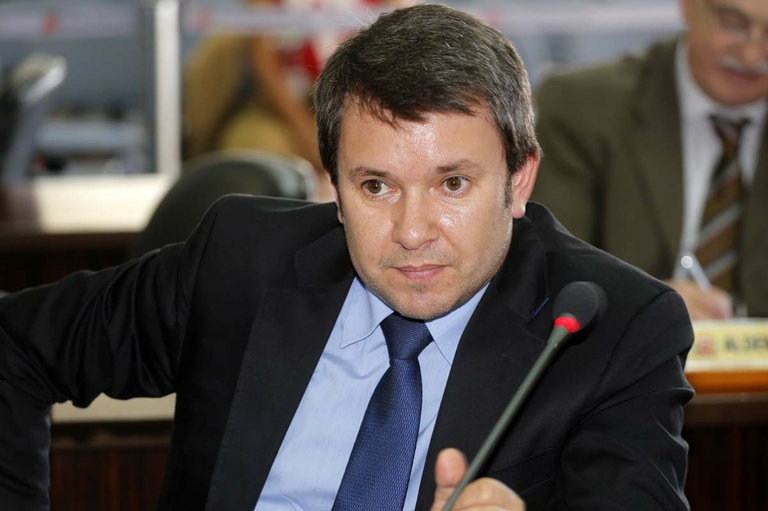 Nos Bairros: Vereador pede intervenções no trânsito 