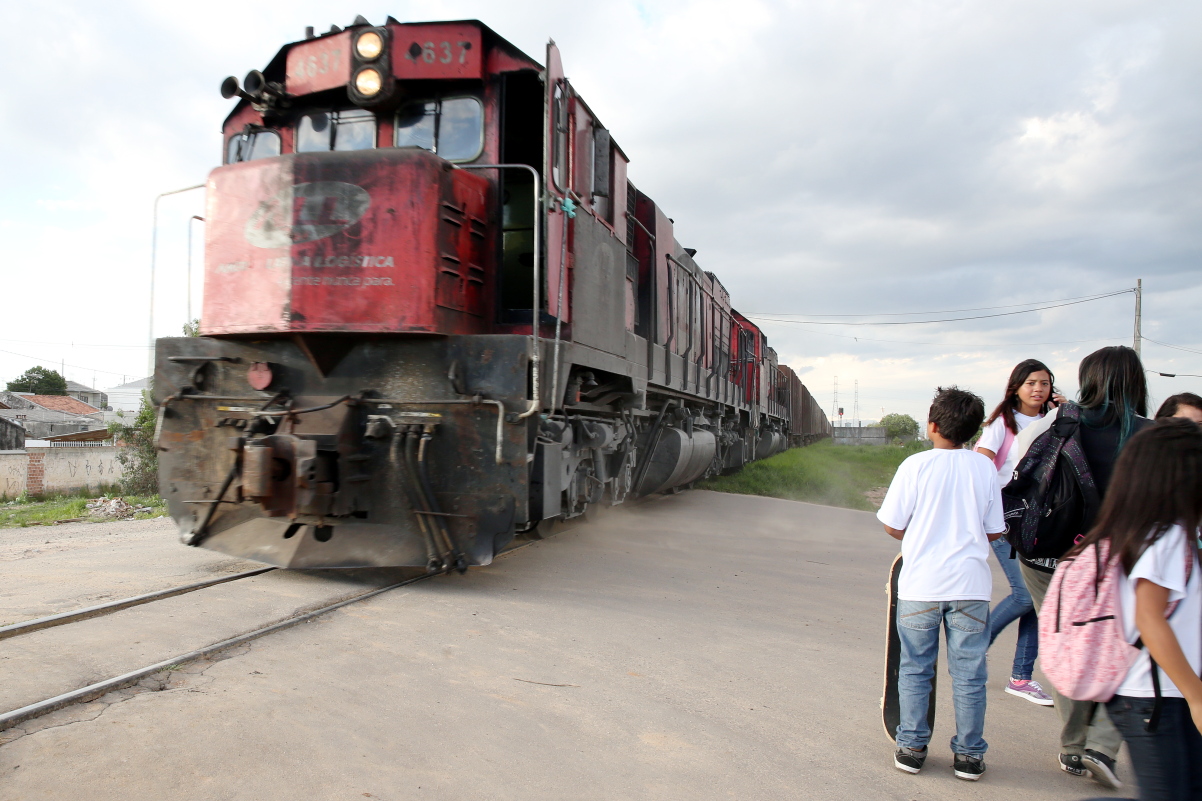 Nos Bairros: Wirbiski pede travessia para linha férrea, no Uberaba