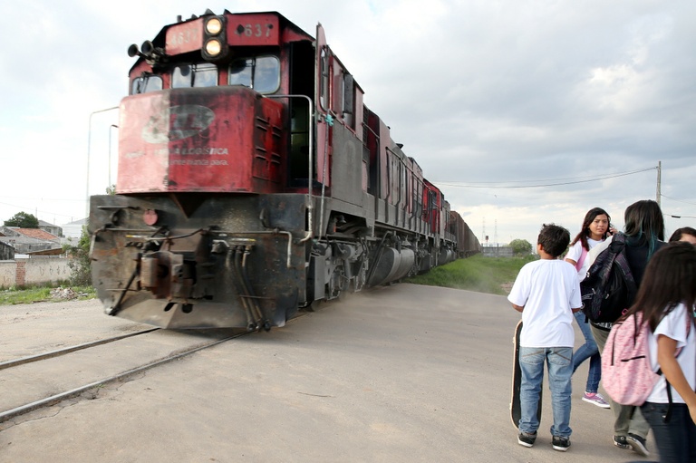 Nos Bairros: Wirbiski pede travessia para linha férrea, no Uberaba