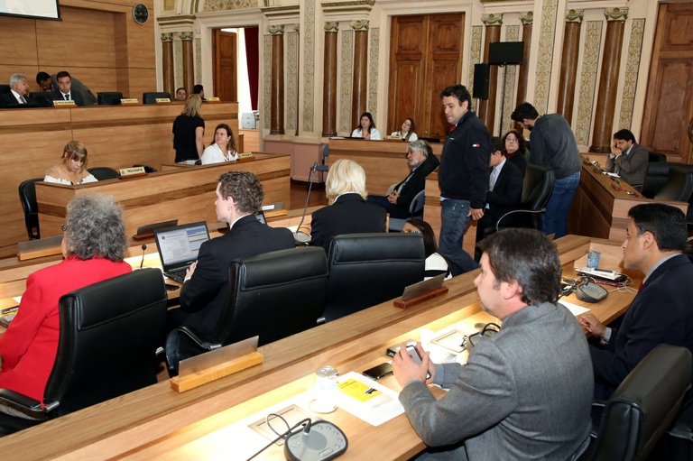 Notas de Plenário - Sessão ordinária de 25 de junho