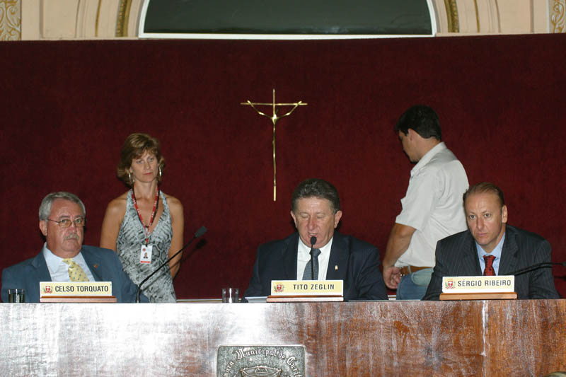 Nova mesa mantém sistema de votações 