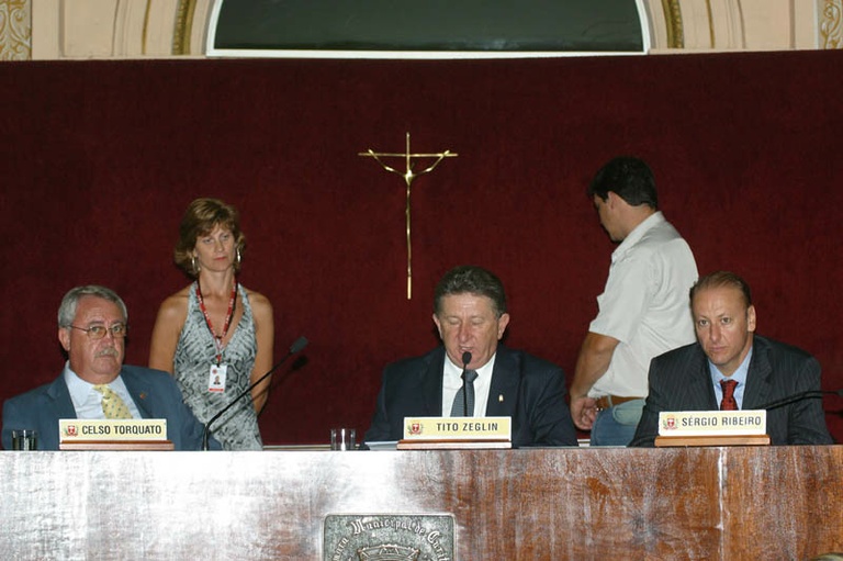 Nova mesa mantém sistema de votações 