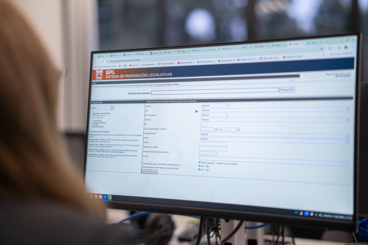 Novo recorde da Câmara de Curitiba: pedidos de informações dobram em 2025