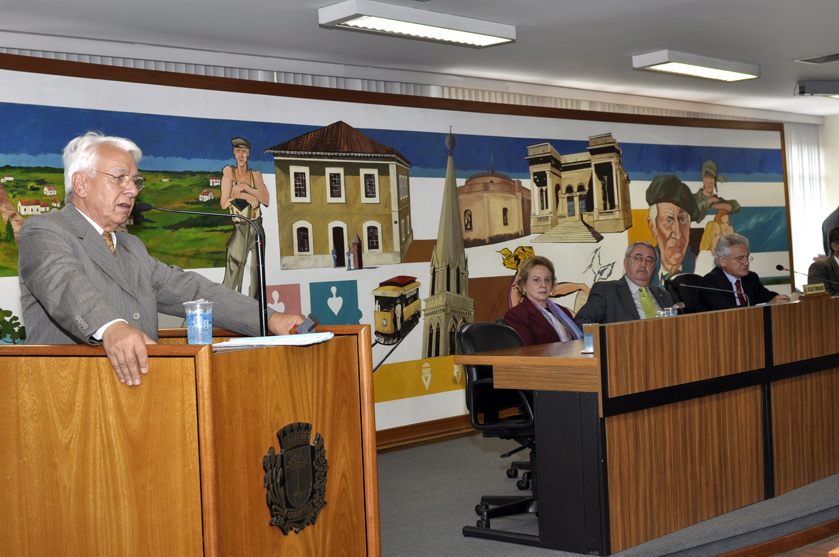 Novos centros de ensino terão nome de paranaenses ilustres 