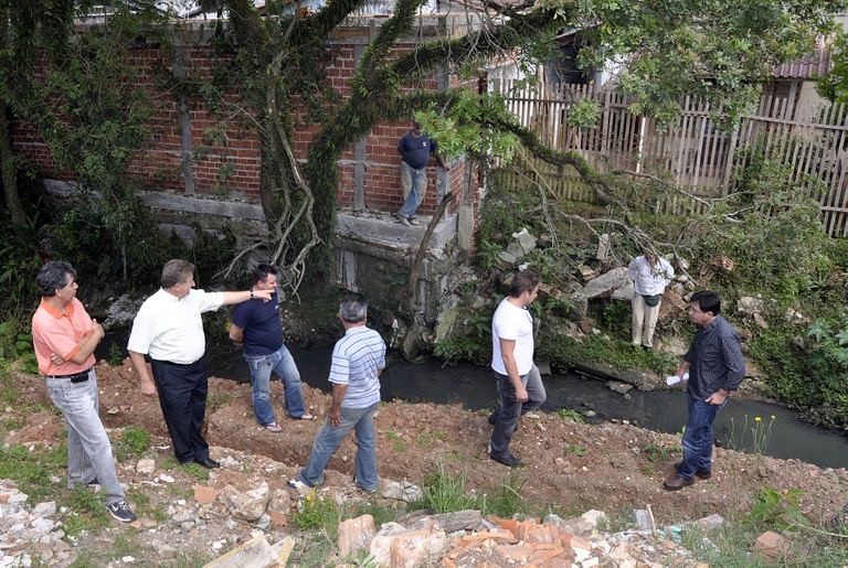 Obra em córrego vai melhorar vida de moradores 