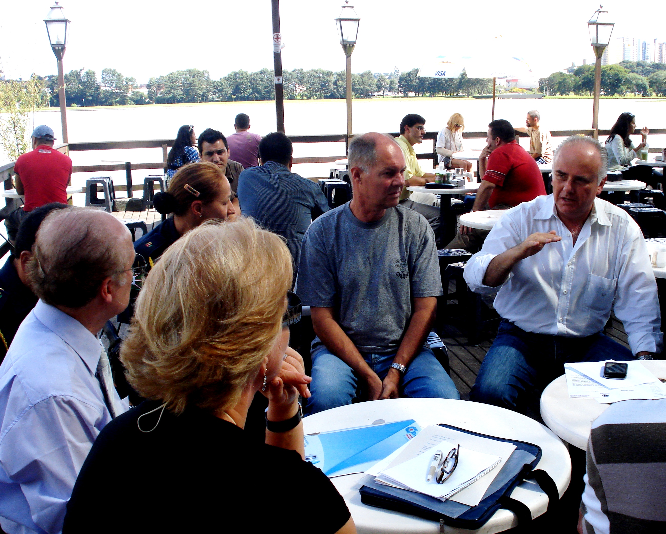 Omar Sabbag discute segurança em parque 