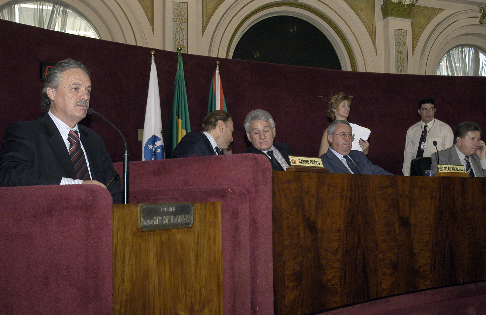 Orçamento para 2009 é aprovado com 233 emendas 