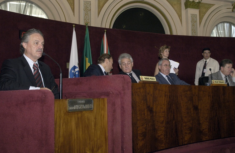 Orçamento para 2009 é aprovado com 233 emendas 