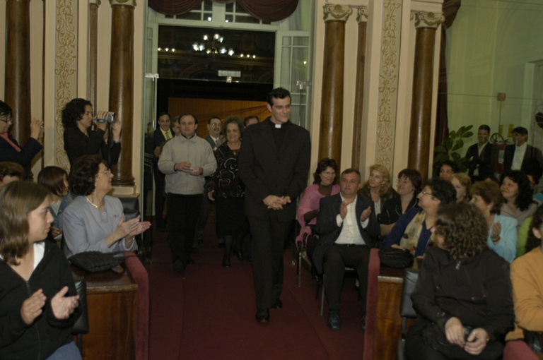 Padre Reginaldo Manzotti é cidadão honorário 