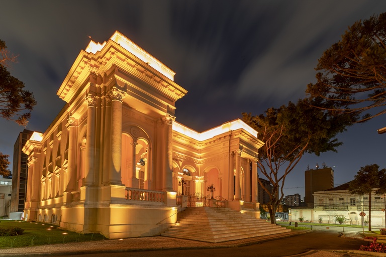 Palácio iluminado: prevenção ao suicídio é um dos temas de setembro