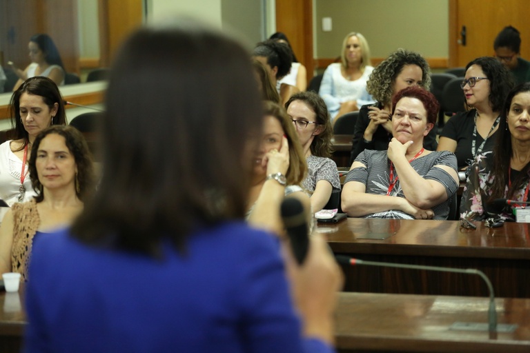 Palestra na Câmara aborda saúde da mulher em terapias holísticas