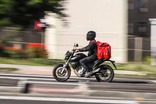 Parada Parceira: projeto propõe estrutura de apoio a entregadores