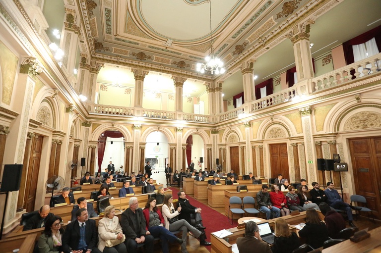Parceria com igrejas para atender moradores de rua ganha apoio da CMC