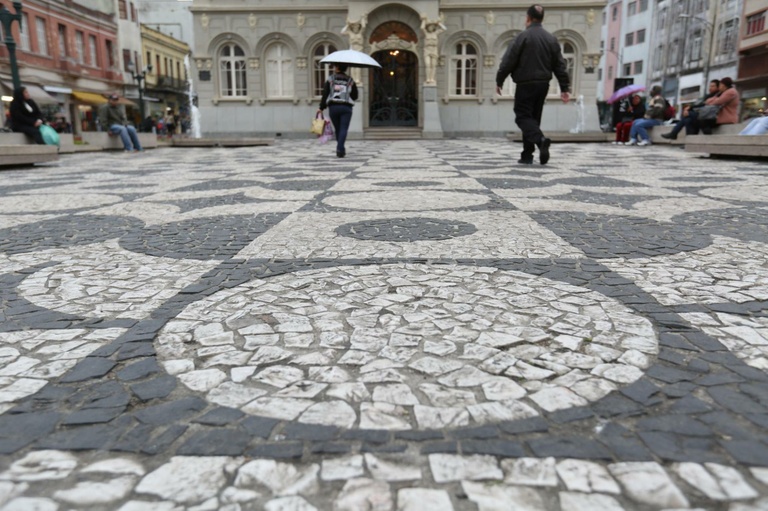 Parceria com moradores pode “alavancar” obras nas calçadas de Curitiba