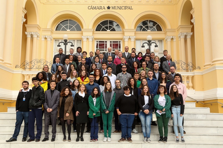 Parlamento Jovem: Câmara de Curitiba empossa 33 vereadores mirins