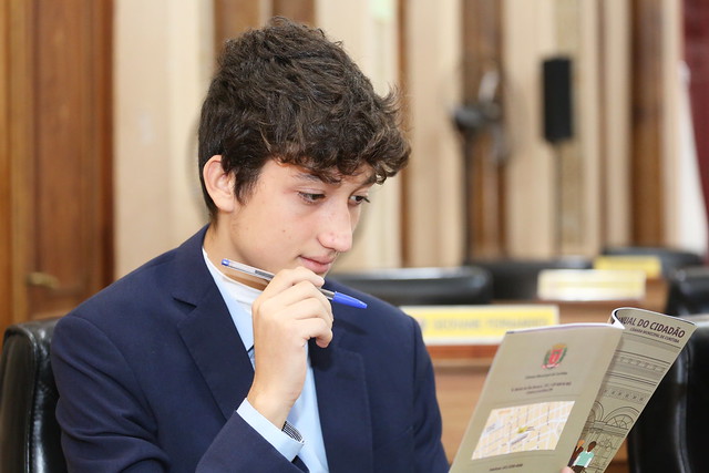 Parlamento Jovem: Câmara de Curitiba empossa vereadores mirins