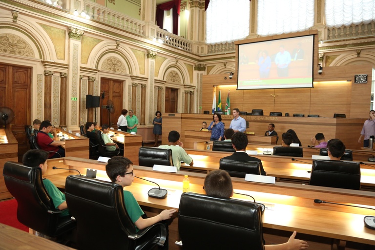 Parlamento Jovem: Vereadores mirins conhecem funcionamento da Câmara
