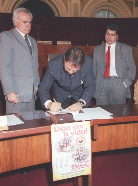 Parzianello assina convênio com a Câmara para combate às drogas 