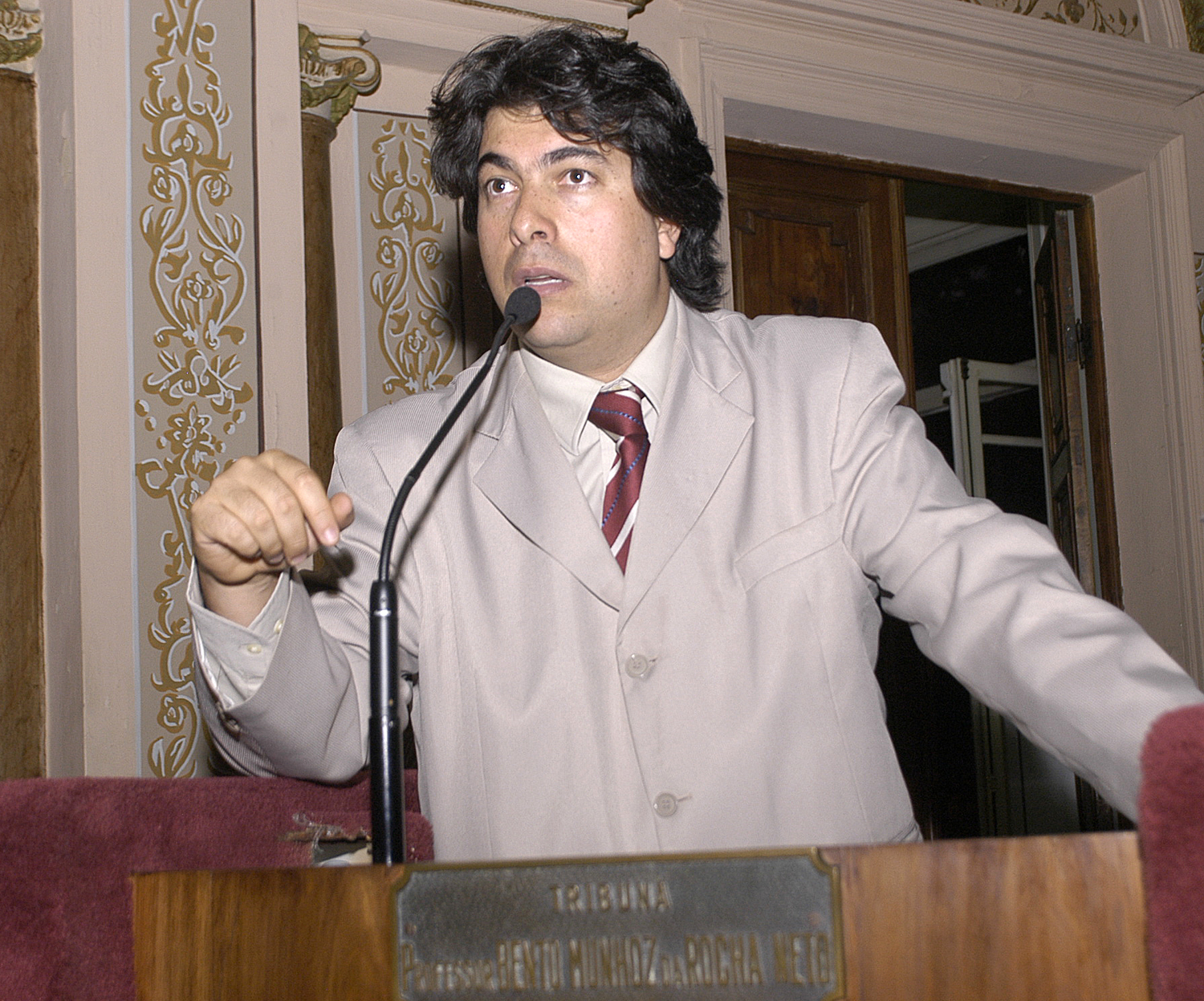 Passos pede políticas públicas para saúde e segurança 