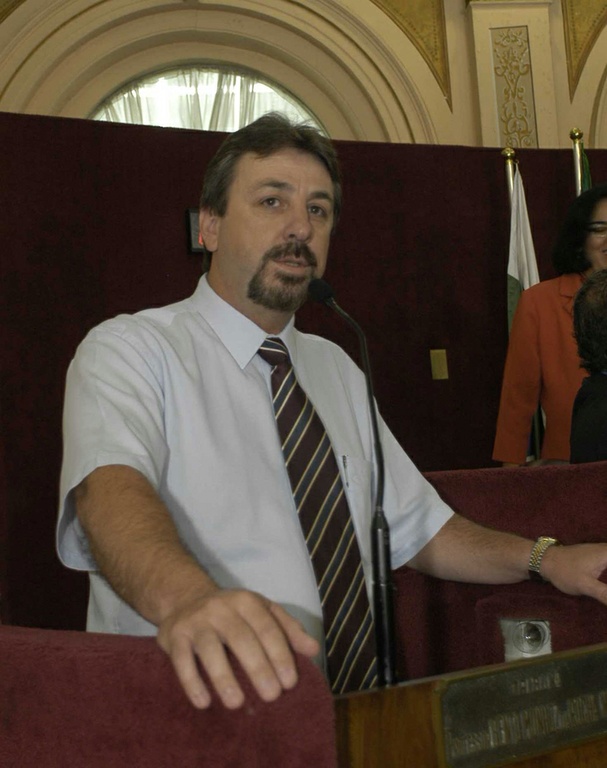 Pastor agradece a Deus o trabalho legislativo 