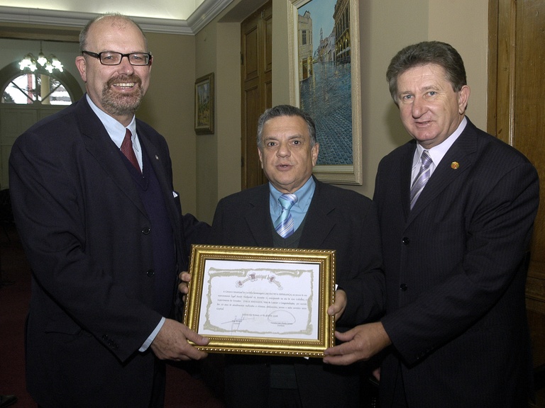 Pastor é reconhecido por trabalhos sociais 