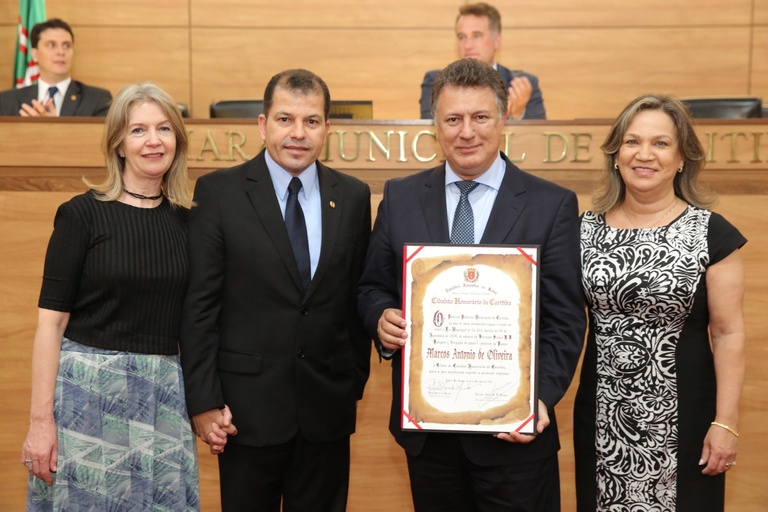 Pastor Marcos, do Projeto Amar, recebe a Cidadania de Curitiba