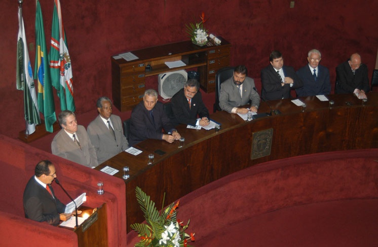 Pastor Silas Barbosa é homenageado na Câmara 