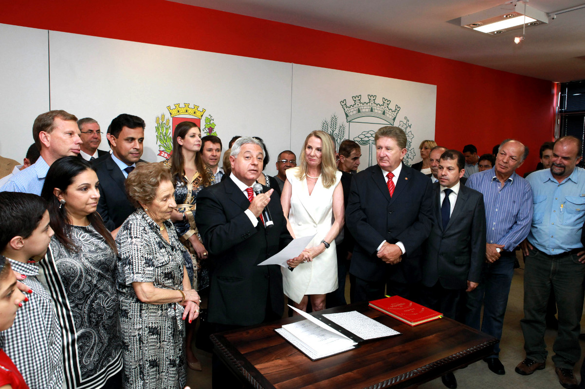 Paulo Salamuni assume a Prefeitura de Curitiba 